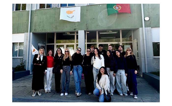 Μαθητές/τριες του Λυκείου Αποστόλου Βαρνάβα Στροβόλου στην πόλη Guimaraes Πορτογαλίας Image
